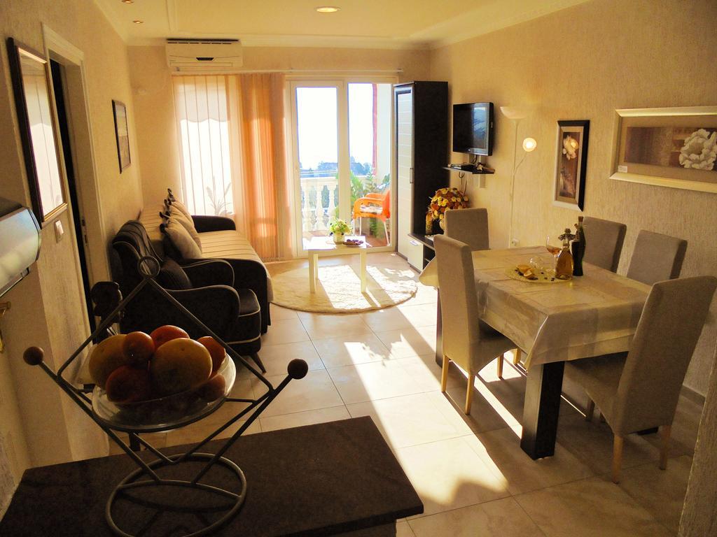 Villa Lastva Apartments ติวัต ภายนอก รูปภาพ