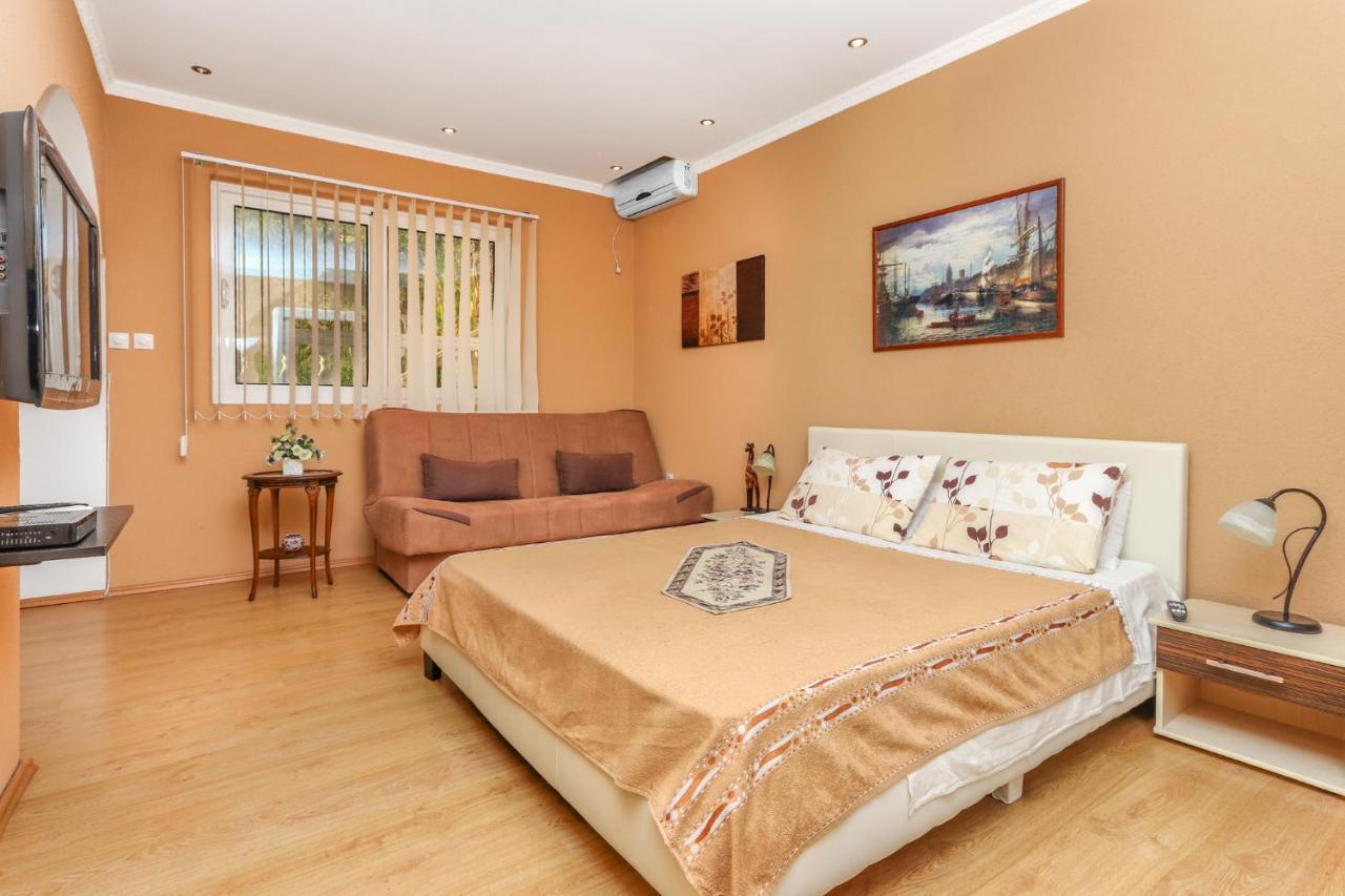 Villa Lastva Apartments ติวัต ภายนอก รูปภาพ